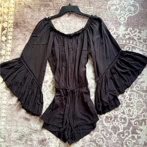 Black Romper bell sleeves shorts